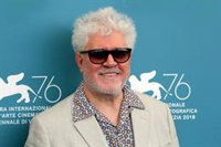 Almodóvar pide que desaparezca la "opinión de taxistas" sobre ayudas al cine y ruega a los políticos atención