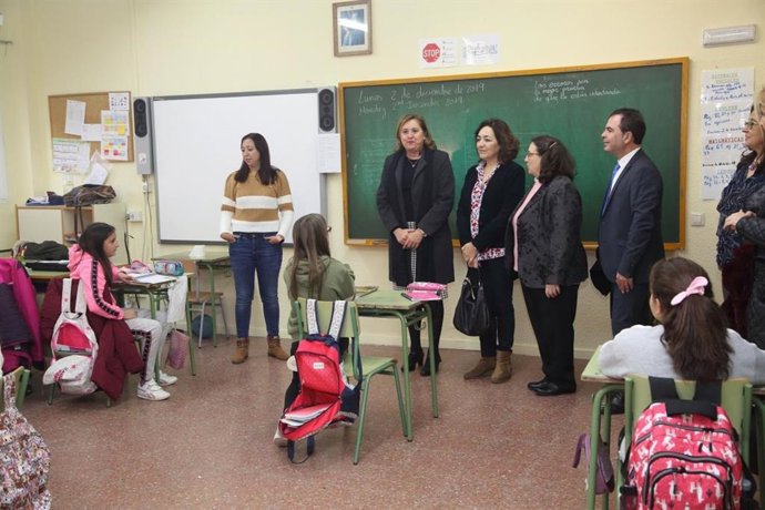 La consejera de Educación en el CEIP Gómez Manrique de Toledo