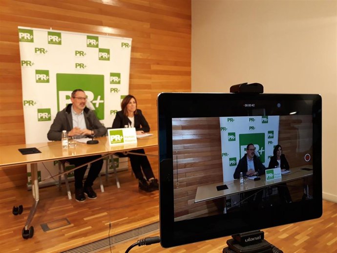 El presidente y la portavoz del PR+, Rubén Antoñanzas y Raquel Cabrera, en comparecencia de prensa donde han analizado los PGR 2020