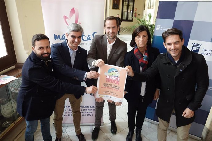 Málaga.- El 'youtuber' de ciencia José Luis Crespo visita 'Science Truck' en Mál