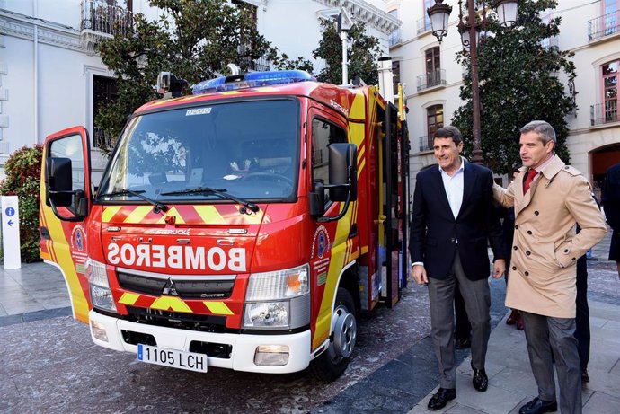 Imagen de la presentación de los camiones de bomberos