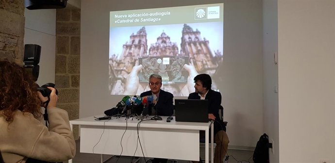 Daniel Lorenzo y Jaime Solano en la presentación de la audioguía interactiva de la Catedral de Santiago
