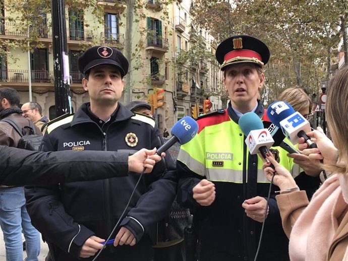 El portavoz de la Guardia Urbana, Jordi Oliveras, y la coordinadora de Seguridad Ciudadana de Mossos de Barcelona, la intendente Silvia Cat.