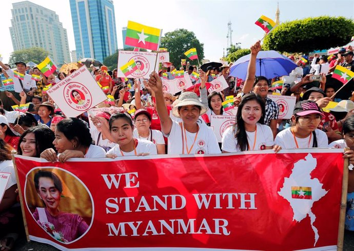 Manifestación de apoyo a Aung San Suu Kyi