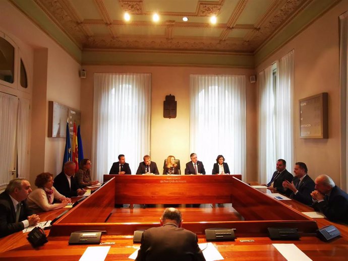Reunión del Grupo Parlamentario Popular en la Junta General con las Cámaras de Comercio