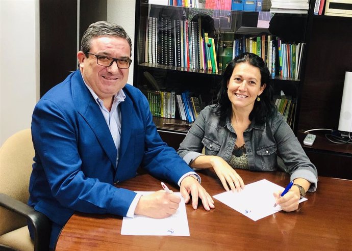 Juan Álvarez y Silvia Mateo han suscrito el convenio