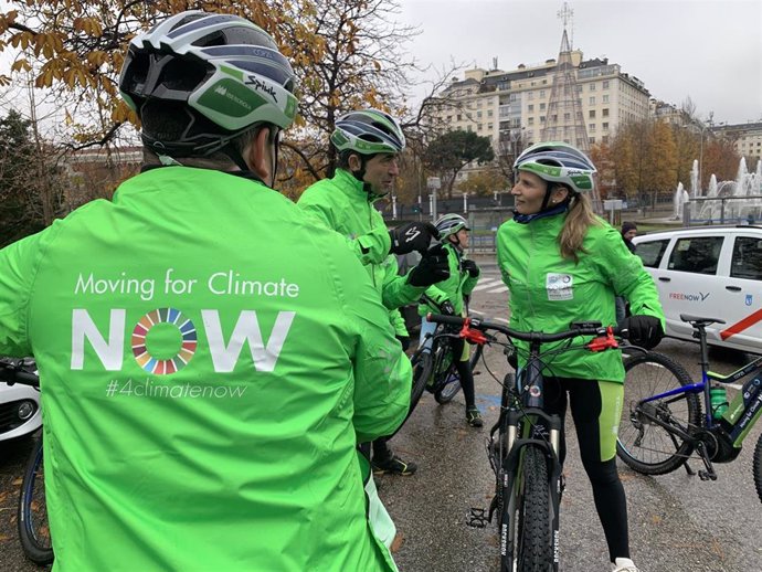 La consejera de Medio Ambiente, Ordenación del Territorio y Sostenibilidad de la Comunidad de Madrid, Paloma Martín, en el paseo ciclista Moving for Climate Now