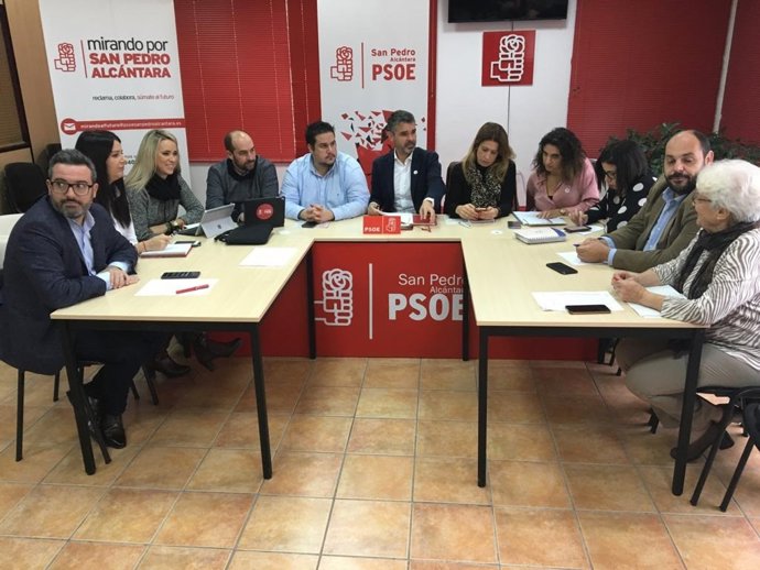 El grupo socialista en la Diputación de Málaga en una reunión en San Pedro Alcántara (Marbella)