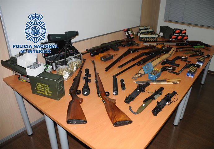 [Grupomadrid] "La Policia Nacional intervé un dipsit d'armes de guerra i municions"