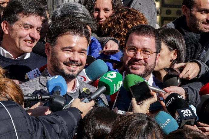 El portaveu d'ERC al Congrés, Gabriel Rufián i el coordinador nacional d'ERC i vicepresident del Govern, Pere Aragons ofereixen declaracions als mitjans de comunicació. Madrid, 2 de desembre del 2019.