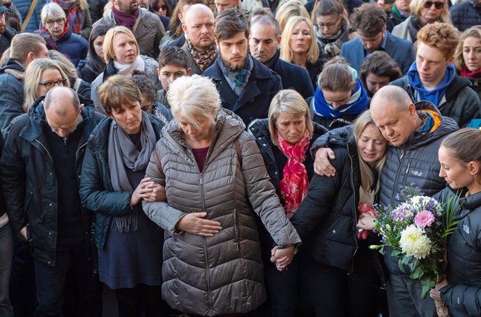 R.Unido.- Autoridades y ciudadanos rinden homenaje a las víctimas del ataque en 