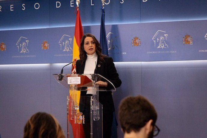 La portaveu de Ciutadans al Congrés,  Inés Arrimadas, en roda de premsa en la Cambra baixa.