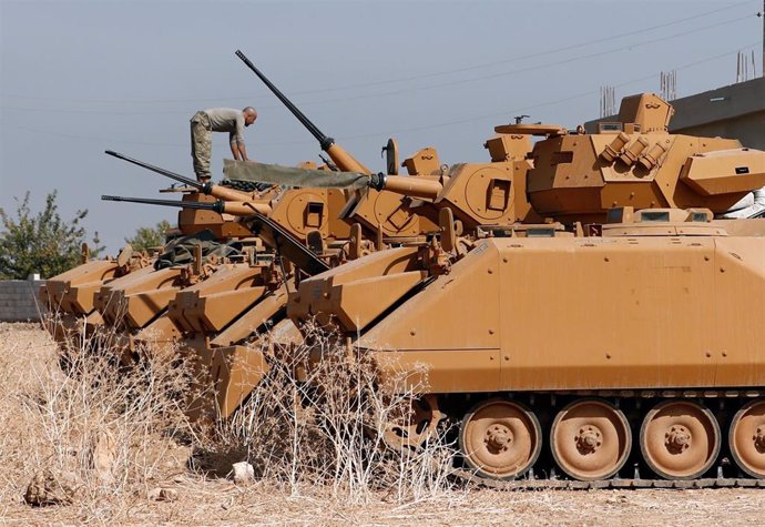 Soldados turcos se preparan para entrar en Siria