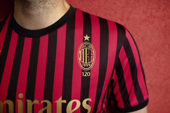 Fútbol.- El AC Milan y Puma lanzan una camiseta para celebrar el 120 aniversario