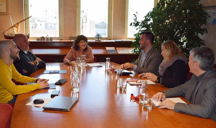 Reunión de la ACM con la consellera de la Generalitat Teresa Jord.