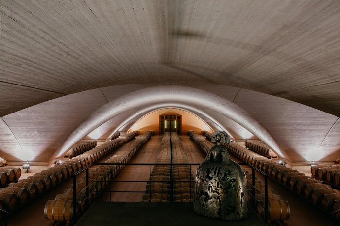Sala de barricas de Bodega Otazu