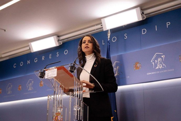 La portavoz de Ciudadanos en el Congreso, Inés Arrimadas, en rueda de prensa en la Cámara Baja.