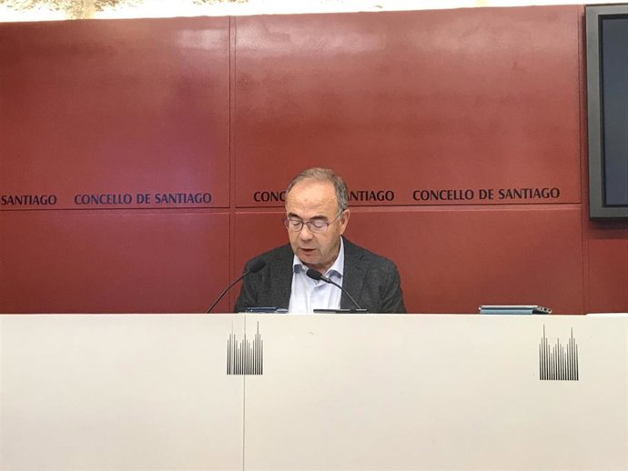 El alcalde de Santiago, Xosé Sánchez Bugallo, en rueda de prensa