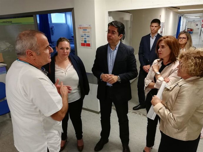 La consejera de Sanidad del Gobierno de Canarias, Teresa Cruz, y el presidente del Cabildo de Tenerife, Pedro Martín, visitan el Hospital del Norte