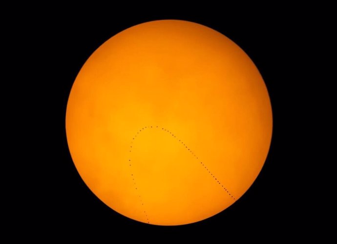 El peculiar tránsito de Mercurio por delante del Sol