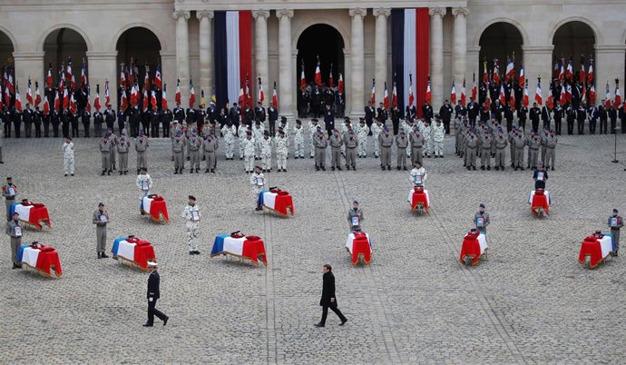 Ceremonia en homenaje a los 13 militares franceses fallecidos en Malí
