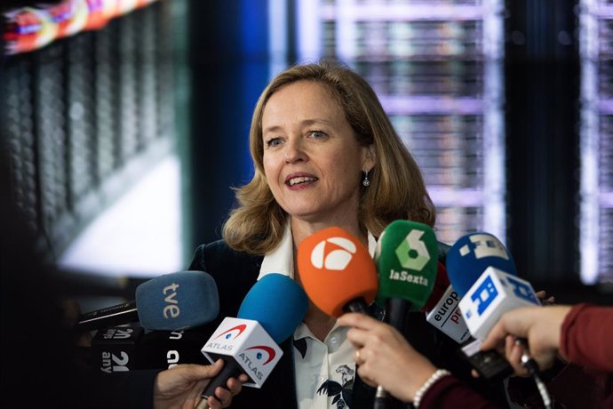 La ministra d'Economia en funcions, Nadia Calviño ofereix declaracions als mitjans de comunicació després de visitar les installacions del Barcelona Supercomputing Center, a Barcelona (Espanya), a 2 de desembre de 2019.