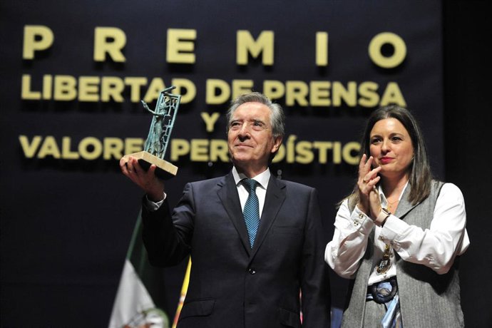 Iñaki Gabilondo y Patricia Cavada en la entrega del IV Premio a la Libertad de Expresión