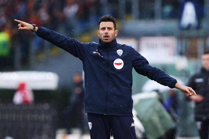 Fabio Grosso dirigiendo un partido del Brescia