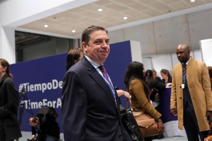 El ministro de Agricultura y Pesca en funciones, Luis Planas, a su llegada a la Conferencia de Naciones Unidas sobre el Cambio Climático (COP25), en Madrid (España), a 2 de diciembre de 2019.