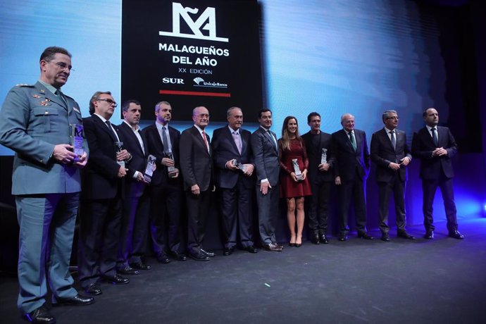 Juanma Moreno, con los homenajeados en los Premios Malagueños del Año