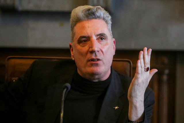 El cantante José María Sanz, 'Loquillo', durante la presentación de su libro 'Chanel, Cocaína y Don Perignon'.