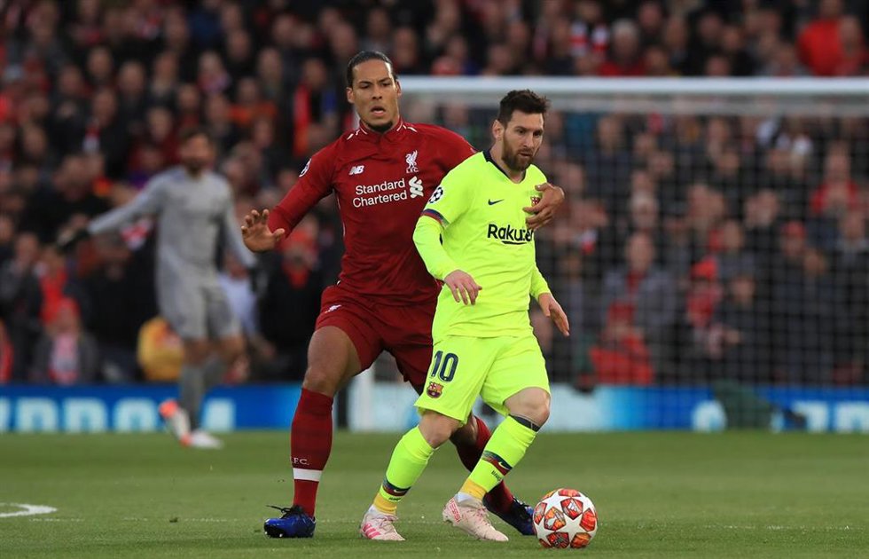 Van Dijk (Liverpool) y Messi (Barcelona)