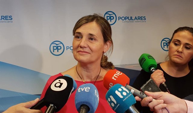 La vicesecretaria general del Partido Popular de la Comunitat Valenciana, Elena Bastidas, atiende a los medios en imagen de archivo