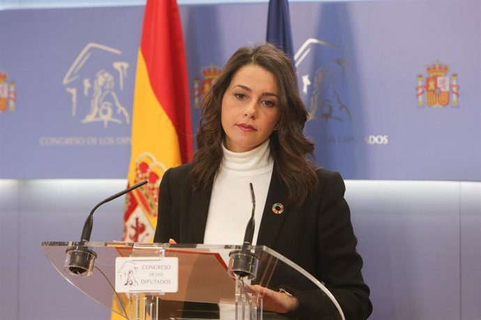 La portavoz de Ciudadanos en el Congreso, Inés Arrimadas, en rueda de prensa en la Cámara Baja.