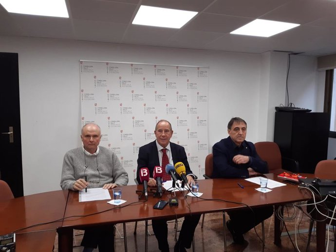 El director del Servicio de Salud de Baleares, Juli Fuster, ha anunciado el inicio del proceso de resolución del actual contrato de transporte sanitario aéreo