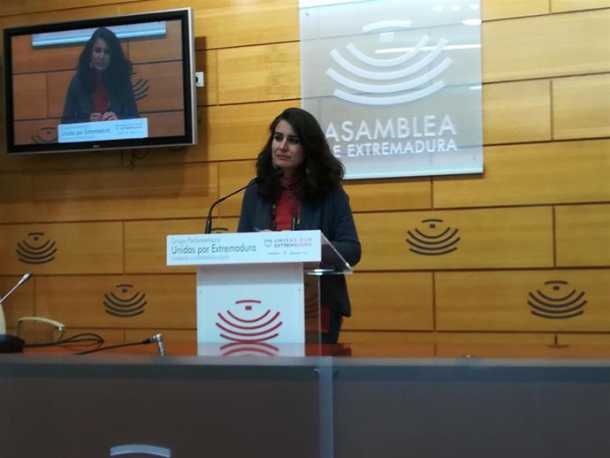 Irene de Miguel en rueda de prensa para valorar los datos de paro en Extremadura