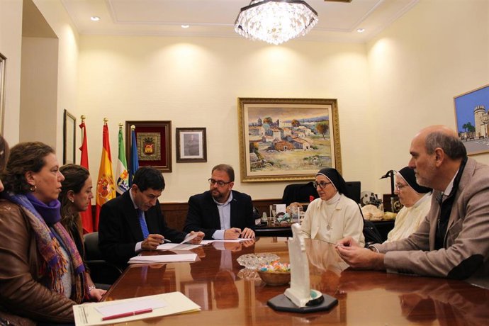 El alcalde de Mérida firma la compra del Convento de las Concepcionistas