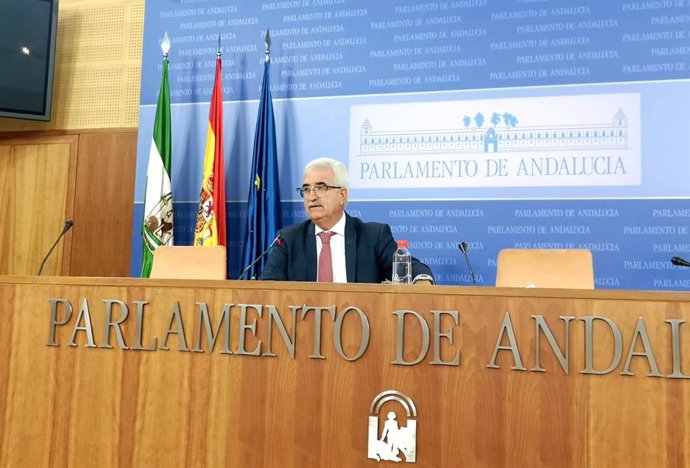El portavoz adjunto del PSOE en el Parlamento andaluz, Manuel Jiménez Barrios, en una imagen de archivo.