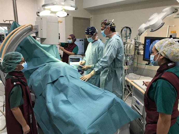 Una intervención quirúrgica en el Hospital Regional de Málaga