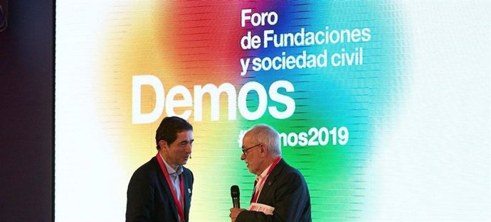El  presidente de la Asociación Española de Fundaciones, Javier Nadal, y el director del Centro de Innovación en Tecnología para el Desarrollo Humano de la UPM, Carlos Mataix.