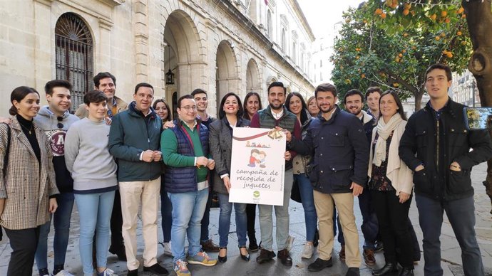 Las NNGG comienzan su recogida de regalos