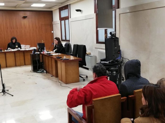 Els dos gurdies civils condemnats per robar a un diplomtic saudita a Eivissa.