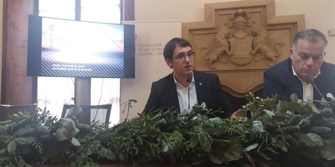 El conseller de Modelo Económico, Turismo y Trabajo, Iago Negueruela, en rueda de prensa