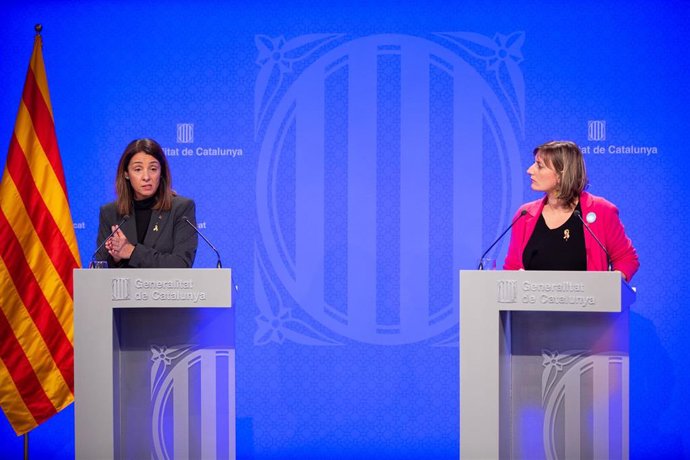 La consellera de Presidencia y portavoz del Govern, Meritxell Budó (i) y la consellera de Salud, Bienestar y Ciudadanía, Alba Vergs (d) en rueda de prensa posterior al Consell Executiu, en Barcelona (España), a 3 de diciembre de 2019.