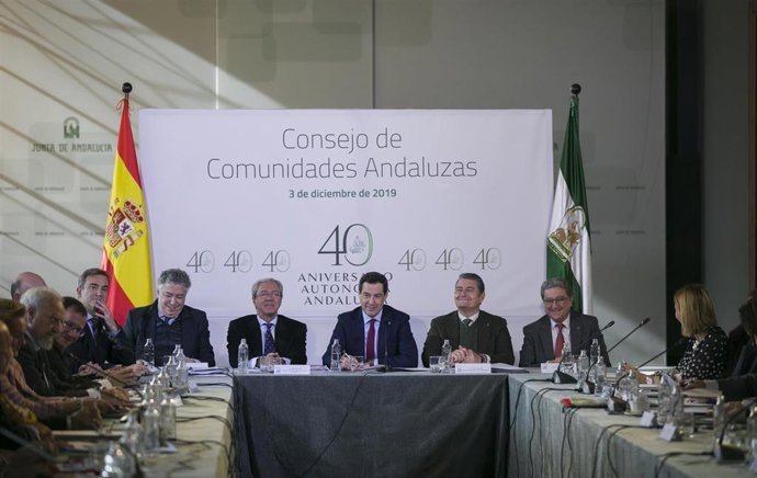 El presidente de la Junta de Andalucía, Juanma Moreno, interviene en el Pleno del X Consejo de comunidades Andaluzas en el Exteior
