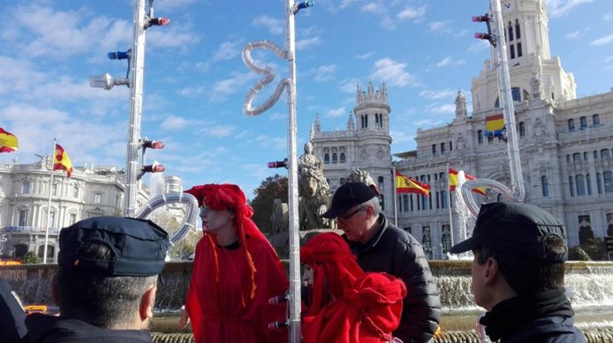 COP25.- Activistas de Extinction Rebellion son identificados por Policía tras re