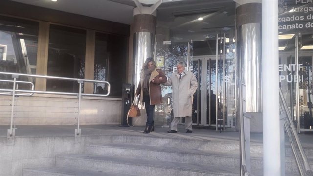 Vicente Moreda a la salida de los juzgados de Plaza de Castilla tras el juicio contra su nieta por okupar su casa en Madrid