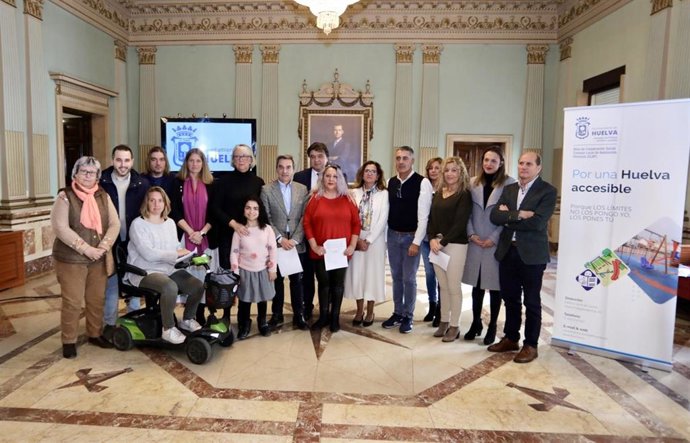 [Grupohuelva] Nota De Prensa Con Fotos Conmemoración Día De Las Personas Con Discapacidad Y Lectura De Manifiesto