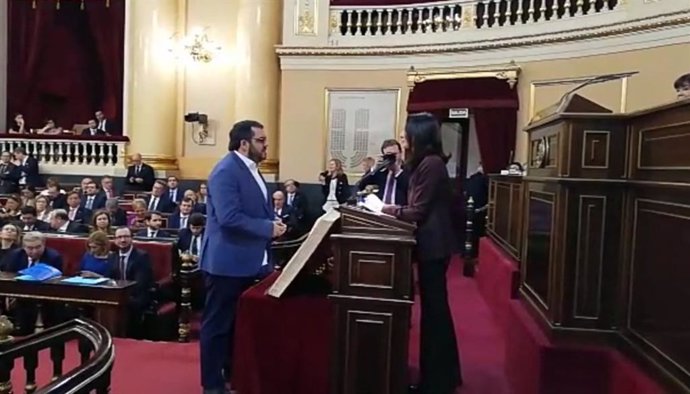El senador autonmic de MÉS per Mallorca, Vicen Vidal, prometent el crrec