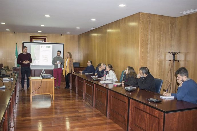 Encuentro en Estepa entre Ayuntamiento e Inpro para el despliegue de la e-administración